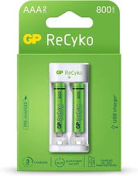 شارژر باتری قلمی و نیم قلمی همراه با 2 باتری نیم قلمی جی پی GP